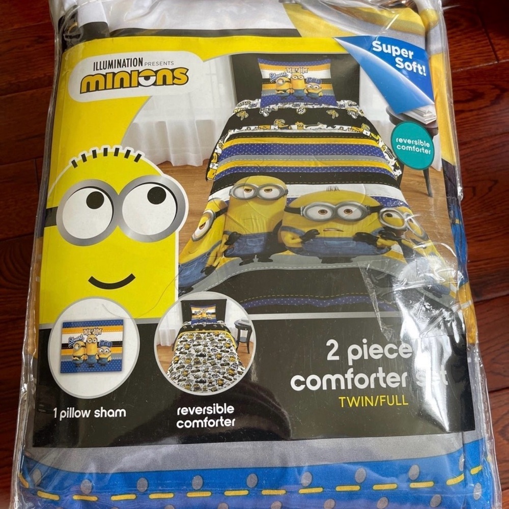 Illumination Minions Twin/Full Comforter Set - Blue and Yellow